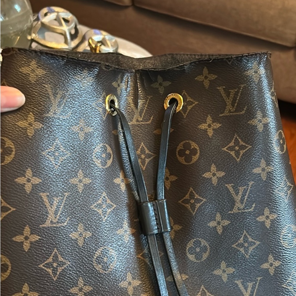 LOUIS VUITTON Monogram Neonoe MM in Black - Picture 7 of 15